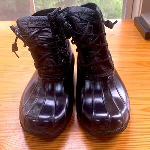 GUC black Sperry duck boots size 6. Lace up front/ side zipper.
